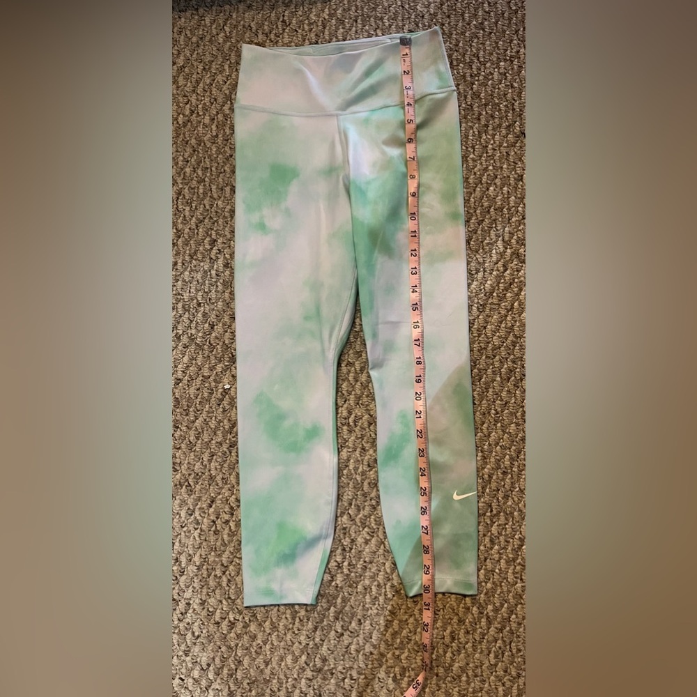 Like-New Nike Women’s size XS Green & White Tie-Dye Athletic Leggings - Picture 12 of 12